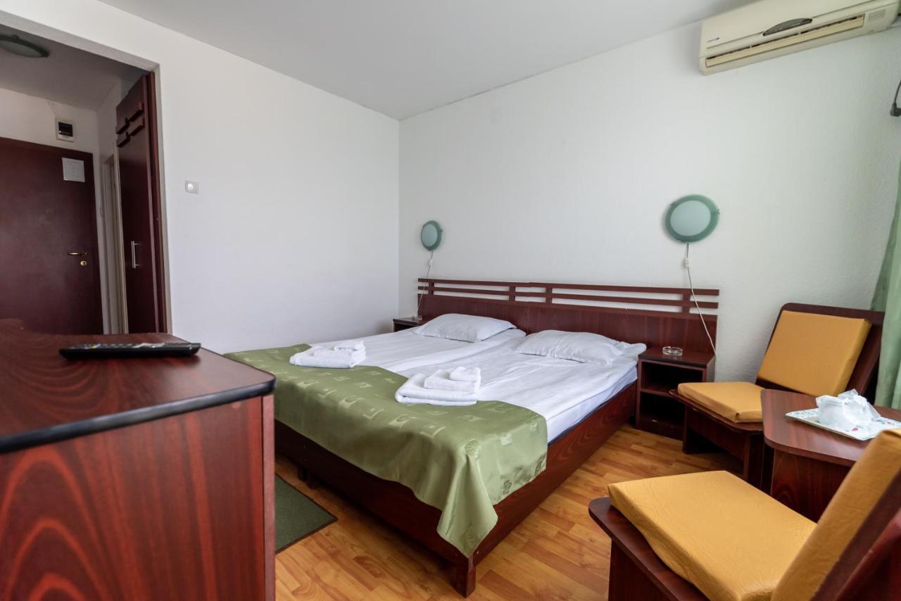 Hotel Capitol Жупитер Экстерьер фото